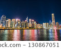 香港維多利亞港的夜景（香港島一側） 130867051