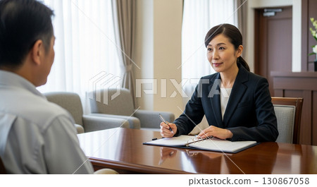 接受中老年男性諮商的規劃師、司法書士、稅務師、社會福利師、社會媒人 130867058