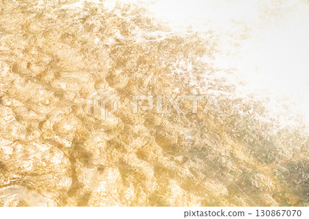 Gold and white background texture 130867070