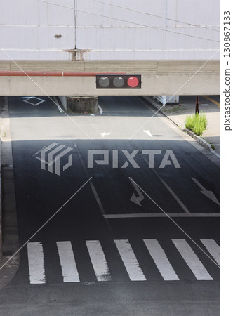 Roads and scenery under the overpass 130867133