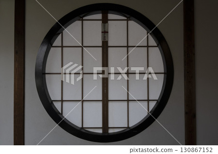 Round window 130867152