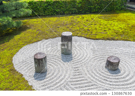 Tofuku-ji Temple Honbo Garden Hasso-no-niwa East Garden 130867630