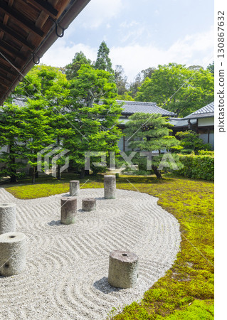 Tofuku-ji Temple Honbo Garden Hasso-no-niwa East Garden 130867632