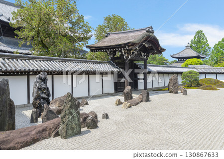 Tofukuji Temple Main Garden, Hasso Garden, South Garden, Onshimon Gate 130867633
