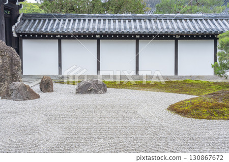 東福寺本庭南庭青苔與白河沙隔斷 130867672