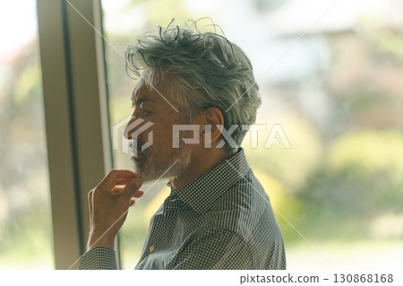 老人摸著鬍子 130868168