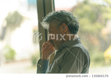 Senior man worried 130868170