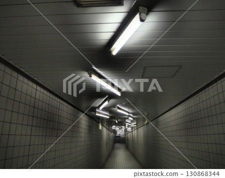 放置不祥的螢光燈 放置不祥的螢光燈 130868344