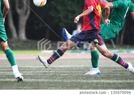 Soccer player who kicks the ball 130870098