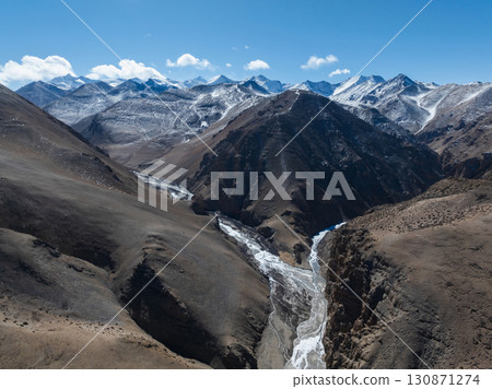 Mount Everest landscape in tibet, China 130871274