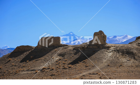 Landscape of Mount Everest in tibet, China 130871283
