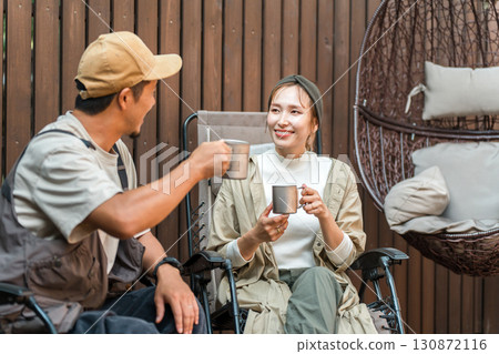 喜歡露營、豪華露營、度假屋和私人住所的情侶 130872116