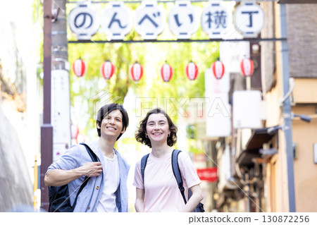 入境：外國人在東京街頭漫步 130872256