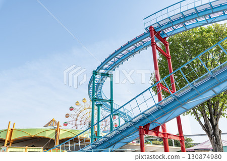 晴朗天氣下的遊樂園(圖) 晴朗天氣下的遊樂園(圖) 130874980