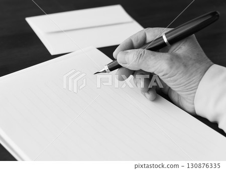 Letters, letter papers, envelopes, greeting cards, thank-you notes, letters, handwritten wills, etc. 130876335