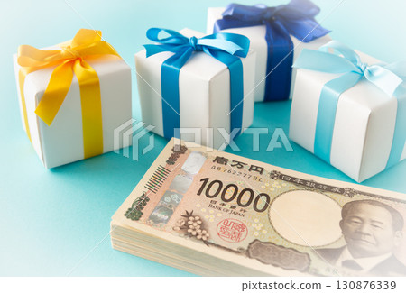 禮物和 10,000 日元鈔票、禮物盒、禮物 130876339