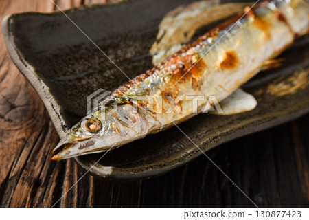 秋季美味:烤鹽秋刀魚 秋季美味:烤鹽秋刀魚 130877423