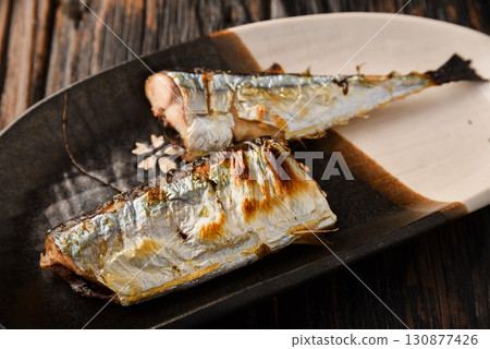 秋季美味：烤鹽秋刀魚 130877426