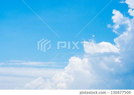 夏日天空：湛藍的天空與蓬鬆的雲 03 130877500