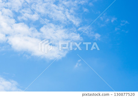 夏日天空：湛藍的天空與蓬鬆的雲 23 130877520