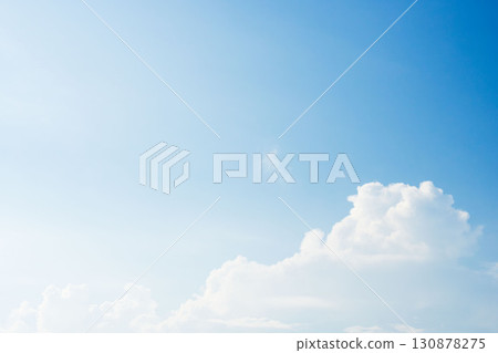 夏日藍天和夏日雲彩在陽光下閃耀 109 夏日藍天和夏日雲彩在陽光下閃耀 109 130878275