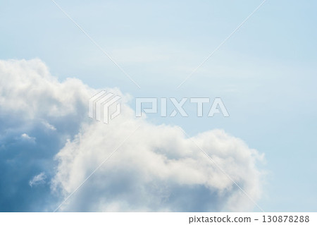 夏日藍天和夏日雲彩在陽光下閃耀 121 夏日藍天和夏日雲彩在陽光下閃耀 121 130878288