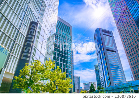 Tokyo cityscape in Japan: It's September, but it's extremely hot...View of the Shiodome office district Tokyo cityscape in Japan: It's September, but it's extremely hot...View of the Shiodome office district 130878610
