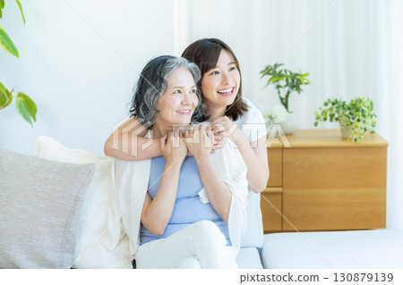 Good friends and parents relaxing in the living room Good friends and parents relaxing in the living room 130879139