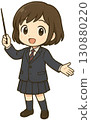 身穿制服的女孩揮舞著命令 130880220