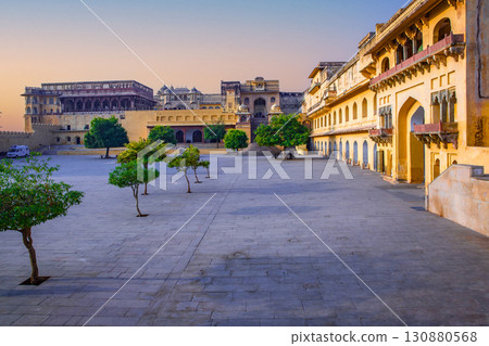 琥珀城堡 130880568