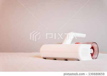 Remove dust mites from your mattress with a UV vacuum cleaner. Specialized vacuum cleaner for disinfection and cleaning of bed linen, mattresses and pillows Remove dust mites from your mattress with a UV vacuum cleaner. Specialized vacuum cleaner for disinfection and cleaning of bed linen, mattresses and pillows 130880650