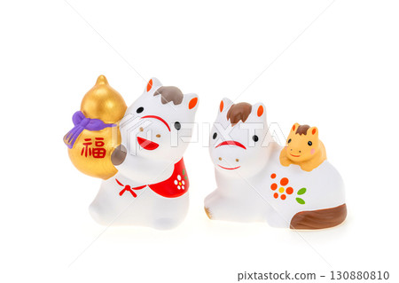 Year of the Horse New Year's material Cute White Horse parent and child holding a gourd Year of the Horse New Year's material Cute White Horse parent and child holding a gourd 130880810