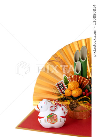 Year of the Horse New Year's Material: White Horse and Kadomatsu New Year's Decorations 130880814