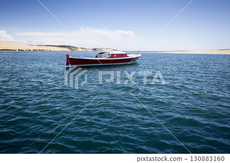Pleasure boating in front of the Dune du Pyla Pleasure boating in front of the Dune du Pyla 130883160
