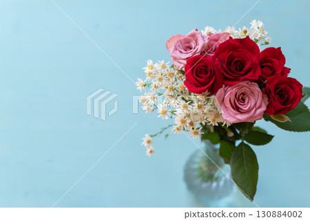 花瓶裡的玫瑰花 130884002