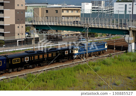 Kiha 47 series Kawasemi Yamasemi distribution train running on the Tokaido Line Kiha 47 series Kawasemi Yamasemi distribution train running on the Tokaido Line 130885527