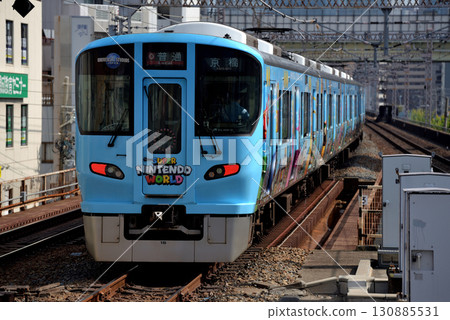 323 series outer loop train running on the Osaka Loop Line 323 series outer loop train running on the Osaka Loop Line 130885531