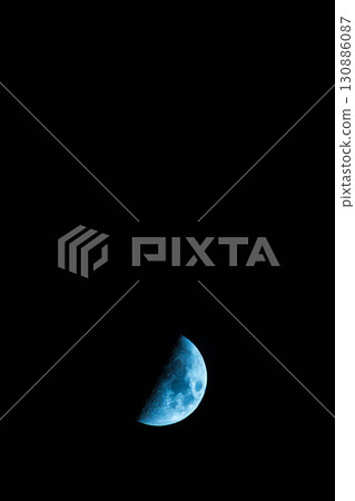 夏夜天空半月02 130886087