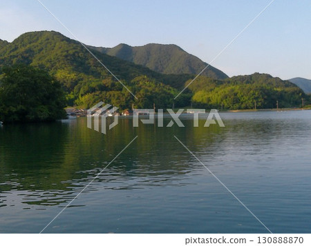 8月西舞鶴平靜的海山風光 130888870