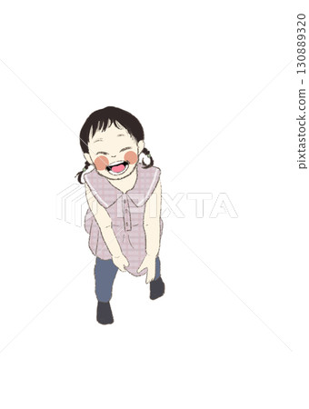 一個女孩在玩一個微笑 一個女孩在玩一個微笑 130889320
