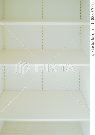 一個簡單的架子圖像 130889706