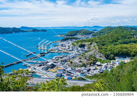 從岡山縣倉敷市鷲羽山眺望下津井漁港 從岡山縣倉敷市鷲羽山眺望下津井漁港 130889904