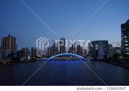 Eitai Bridge over the Sumida River and high-rise apartment buildings. July Chuo 800 Night View: Eitai Bridge and high-rise buildings such as River City 21 Eitai Bridge over the Sumida River and high-rise apartment buildings. July Chuo 800 Night View: Eitai Bridge and high-rise buildings such as River City 21 130891047