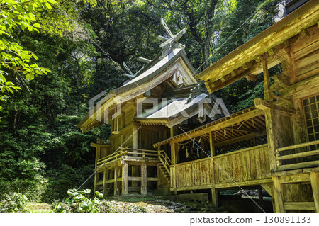 島根縣江津市江津高遠神社正殿、供奉台 130891133
