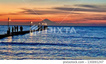People enjoying the sunset at Haraoka Pier in Minamiboso City, Chiba Prefecture, with Mount Fuji in view. People enjoying the sunset at Haraoka Pier in Minamiboso City, Chiba Prefecture, with Mount Fuji in view. 130891247