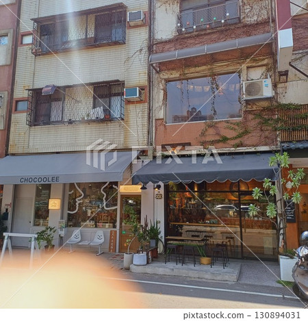 陽光灑落建築 陽光灑落建築 130894031