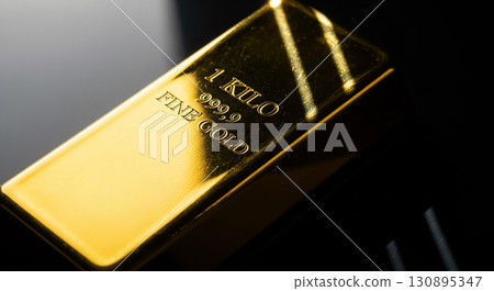 Single Fine Gold Bar Close Up with Engraved Weight 130895347