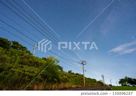 鄉間小路與星空 130896287