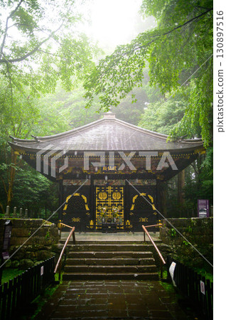 寺廟被霧氣籠罩 寺廟被霧氣籠罩 130897516