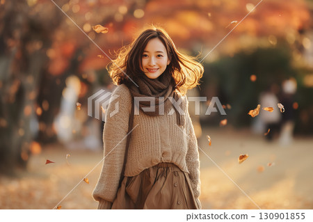 女人,秋天,銀杏,黃,林蔭大道,落葉,微笑,秋葉,漫步,自然,風景,假日,放鬆,戶外,深秋 女人,秋天,銀杏,黃,林蔭大道,落葉,微笑,秋葉,漫步,自然,風景,假日,放鬆,戶外,深秋 130901855